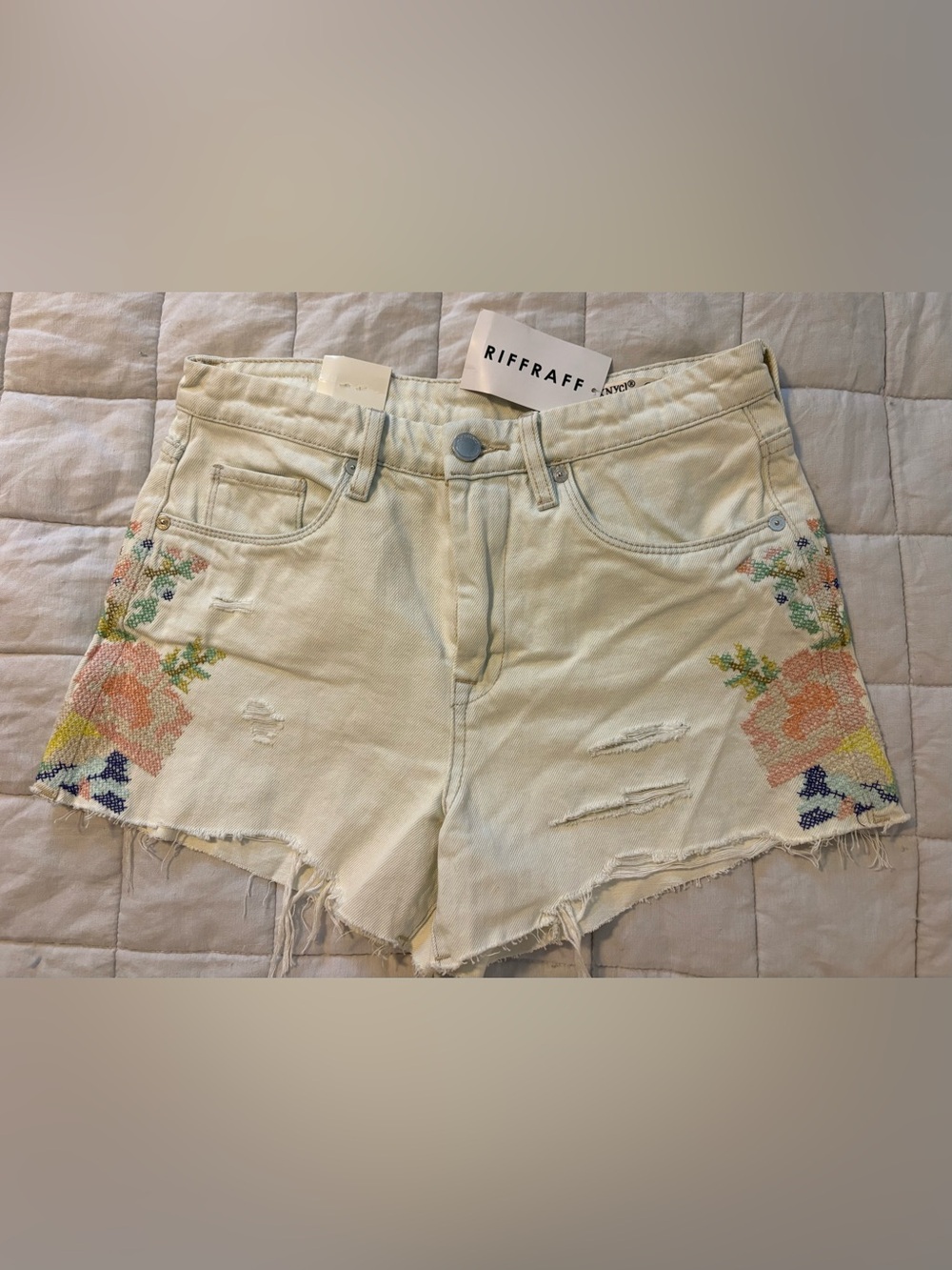 Blank NYC Cream Floral Embroidered Distressed Denim Cutoff Shorts - size 28 NWT